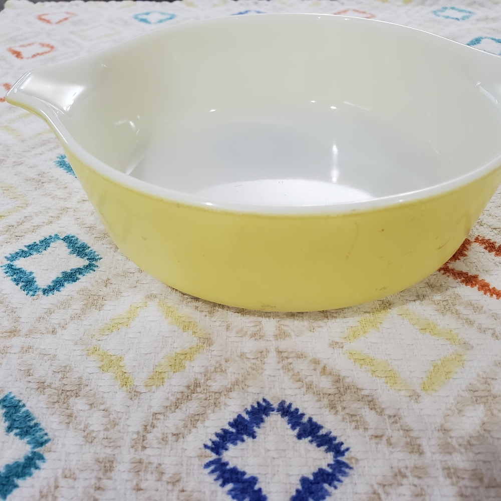 Vintage Small Pyrex Yellow Casserole Dish 6” across